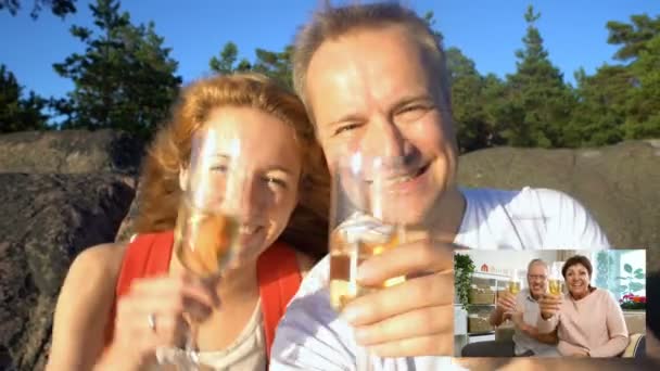 Giovane coppia connessa con i loro genitori anziani utilizzando la videocamera per videochiamate smartphone e bevendo champagne — Video Stock