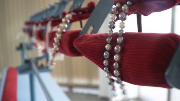 Výroba umělých perel — Stock video