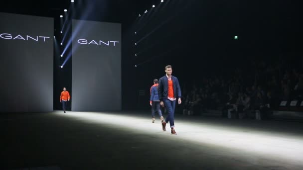 Fashion Show Gant tijdens beurs ik hou Me, Helsinki — Stockvideo