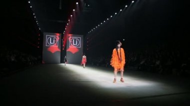 Fashion Show fuar süresince beni seviyor