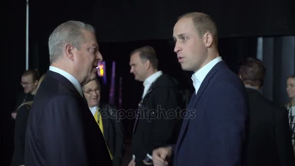 Prins William, hertig av Cambridge, möter med Al Gore vicepresident av Förenta staterna — Stockvideo