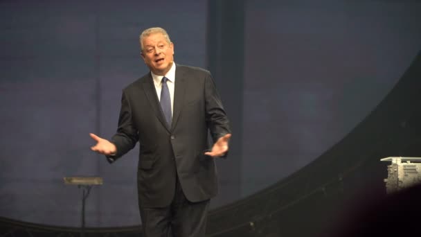 Al Gore vicepresident av Förenta staterna talar på invigningen av festivalen start och tech Slush i Finland. — Stockvideo