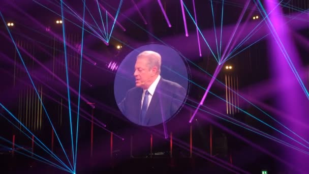 Al Gore Başkan Yardımcısı Amerika Birleşik Devletleri'nin başlangıç ve teknoloji Festivali Slush Finlandiya'nın açılış töreninde konuşan. — Stok video