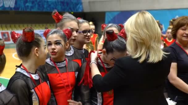 Des équipes de pom-pom girls enrichissantes. Moscou Open Cup Cheerleading 2016 . — Video