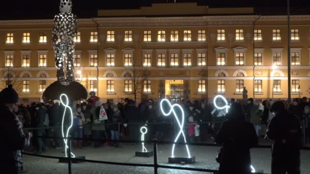 Instalación de iluminación de neón en estilo minimalista en Helsinki — Vídeos de Stock