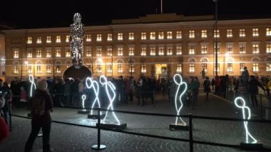 neon aydınlatma enstalasyonu Helsinki minimalist tarzda