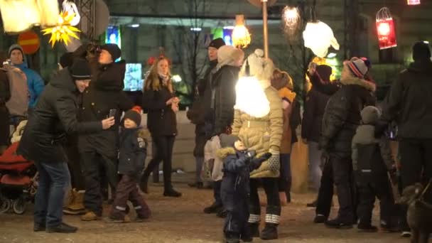 Lantern park - hundratals unika lyktor under offentlig Festival ljus Lux Helsingfors — Stockvideo