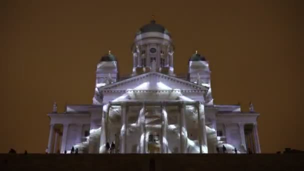 Dinamic světelná instalace na fasády katedrály Helsink. Časová prodleva — Stock video