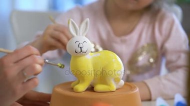 Mutlu Paskalya anne ve kızı tablo Easter Bunny tavşan kulakları ile