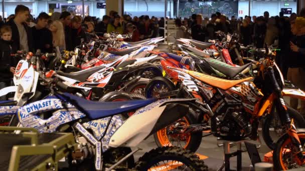 Viele Motocross-Fahrräder — Stockvideo