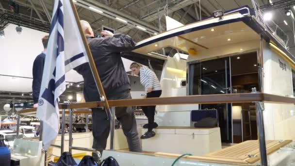 International Boat Show. Visitors inspect boats of different models and prices. — Stock Video