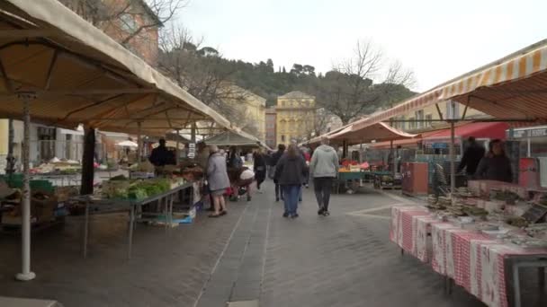 De beroemde openluchtmarkt in de oude binnenstad van Nice, Frankrijk — Stockvideo