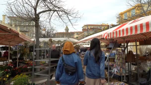 De beroemde openluchtmarkt in de oude binnenstad van Nice, Frankrijk — Stockvideo