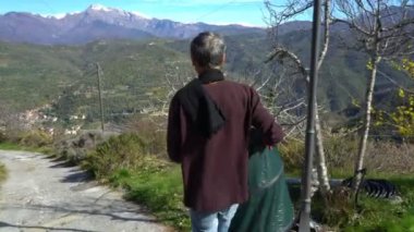 Biberiye Alpleri'nde toplama.