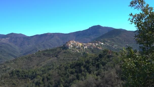 Ancienne ville de Perinaldo Haut dans les Alpes dans l'ouest de l'Italie — Video