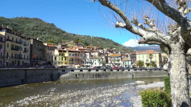 Ciudad medieval Dolceacqua, Liguria, Italia . — Vídeo de stock