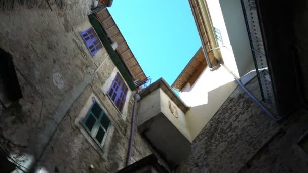 A narrow pedestrian street with in the old european town — Stock Video