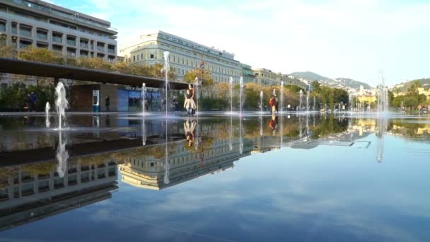 Central Nice, Fontana della Promenade du Paillon — Video Stock