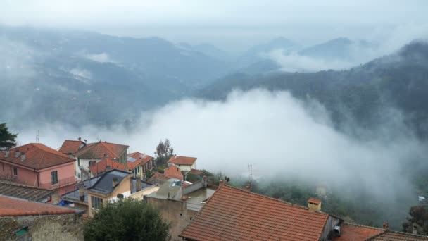 Early foggy morning in the Alpine town. — Stock Video