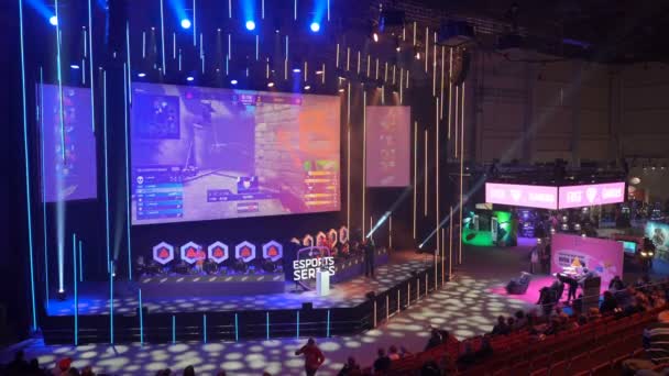 Vecht tegen professionele cybersporters van het Byoc toernooi voor Counter-Strike — Stockvideo