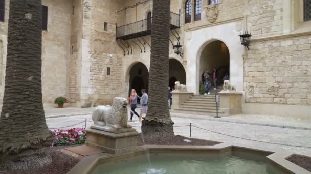 Interiér královského paláce La Almudaina v Palma de Mallorca, Španělsko. — Stock video