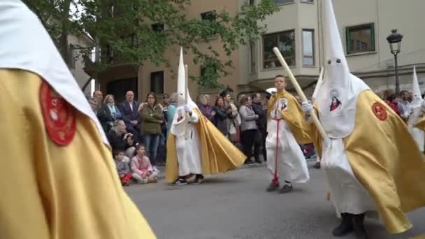 Semana Santa Católica Desfile en España — Vídeo de stock