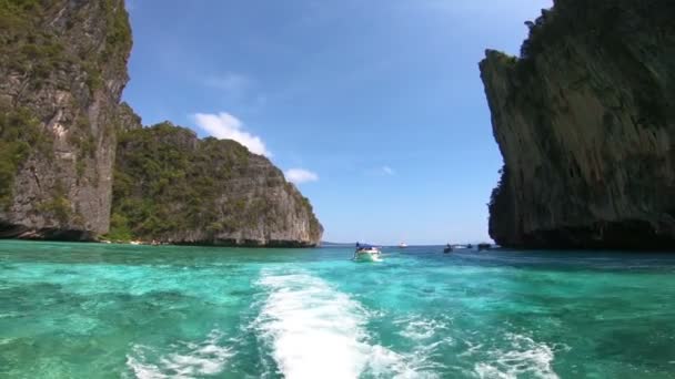 Paseo en barco entre las Islas del Océano Índico . — Vídeo de stock