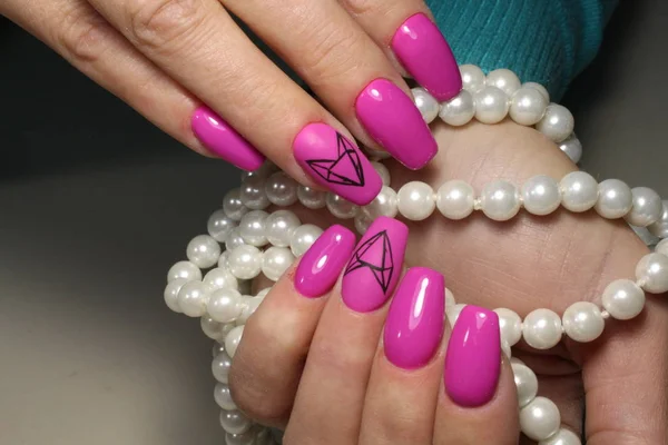 Pink manicure design with pearls — Stock Photo, Image