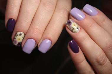 Mor tasarım tırnaklar manikür