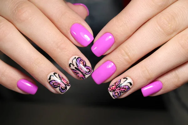 Manikür, kelebekler çivi