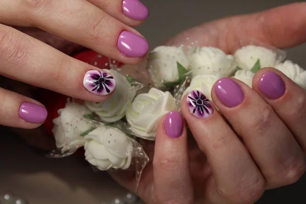 Elegant manicure design in lilac color — Stock Photo, Image
