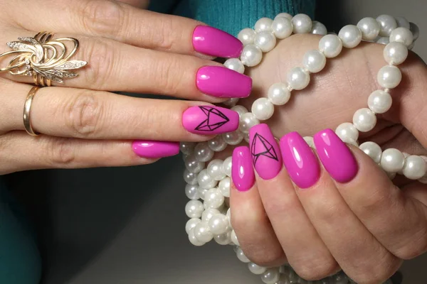 Pink manicure design with pearls — Stock Photo, Image