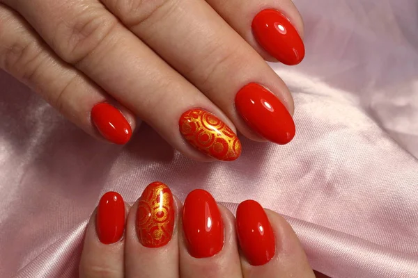 Beautiful design of red manicure — Stock Photo, Image