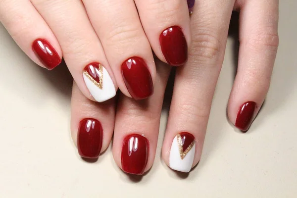 Manicure ontwerp rode en witte — Stockfoto