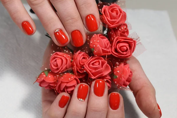 Disegno manicure unghie rosse bruciante — Foto Stock