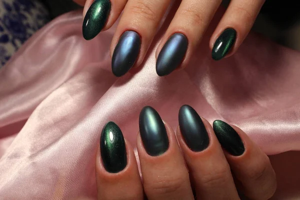 Manicure morskich połysk zielony — Zdjęcie stockowe