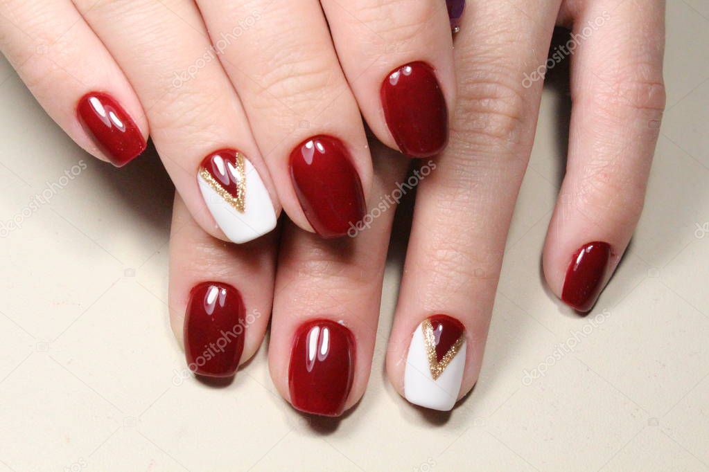 Manicure design red and white