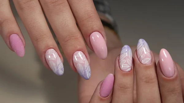 Tasarım hassas tırnaklar manikür