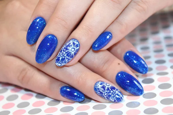 Manicure design blu — Foto Stock