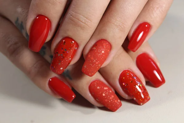 Jeugd manicure ontwerp rode kleur — Stockfoto