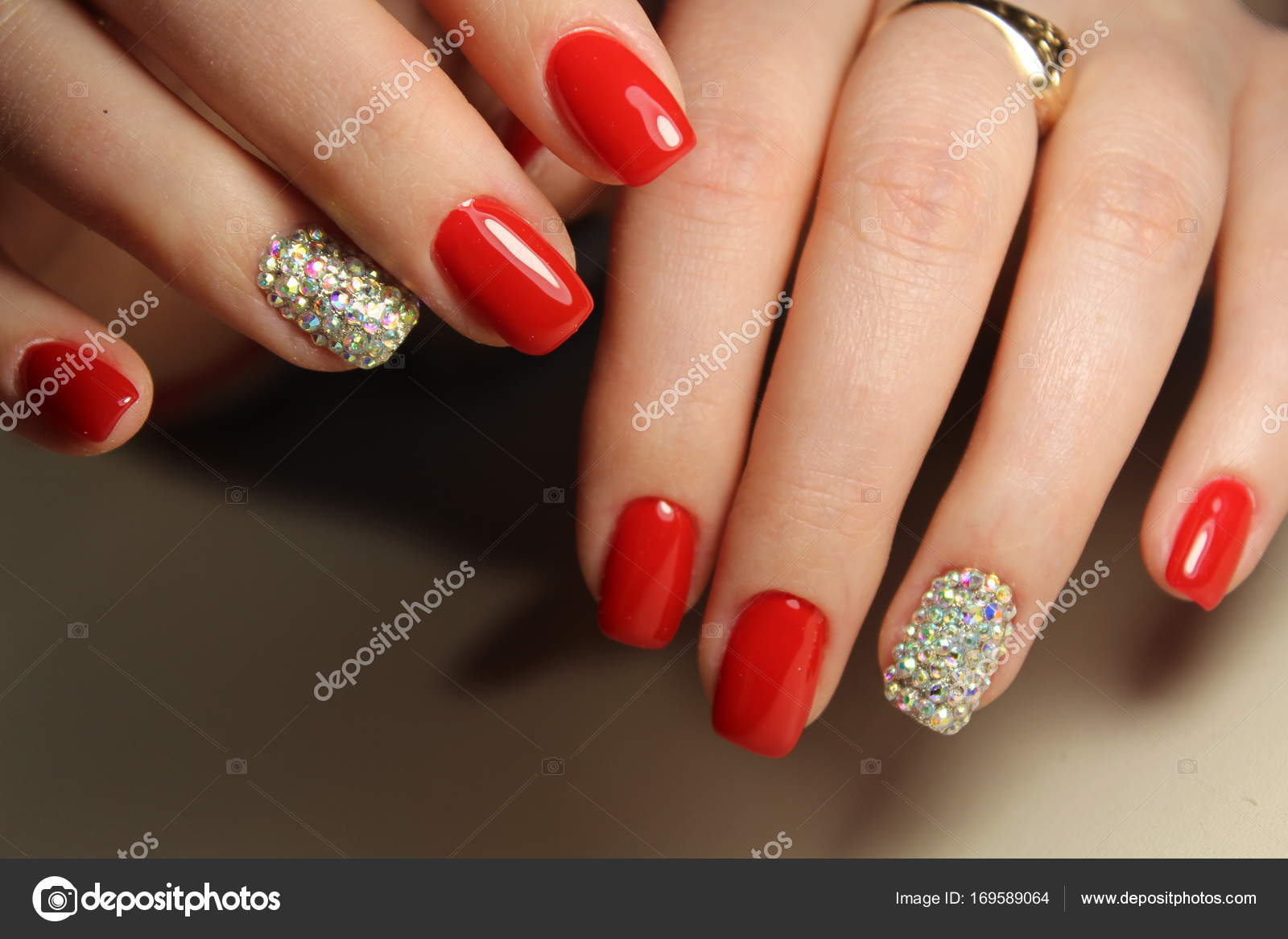 Red Avlon On Colour Lacquer Gel Classic Nail Polish, Glossy, Packaging  Size: 10 mL at Rs 45/piece in Chennai