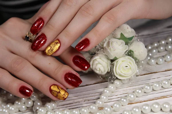 Women's hands with a stylish manicure. — Stock Photo, Image