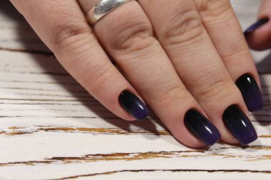 Manikür - güzellik tedavi fotoğraf güzel kadının tırnakları manikürlü..