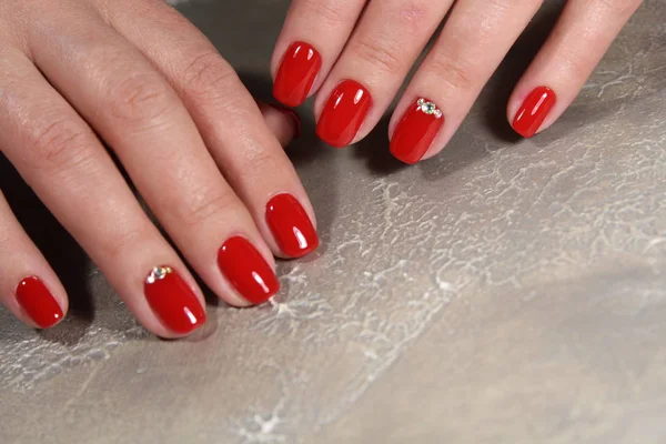 Women's hands with a stylish manicure. — Stock Photo, Image