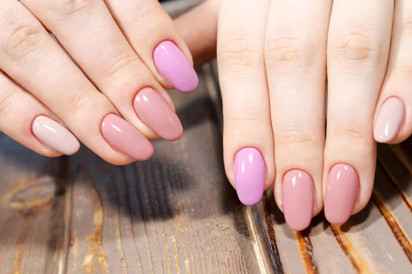 Handen met mooie manicure — Stockfoto