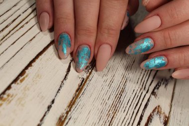 Manikürlü Tırnak Cilalı Sanat Tasarımı.