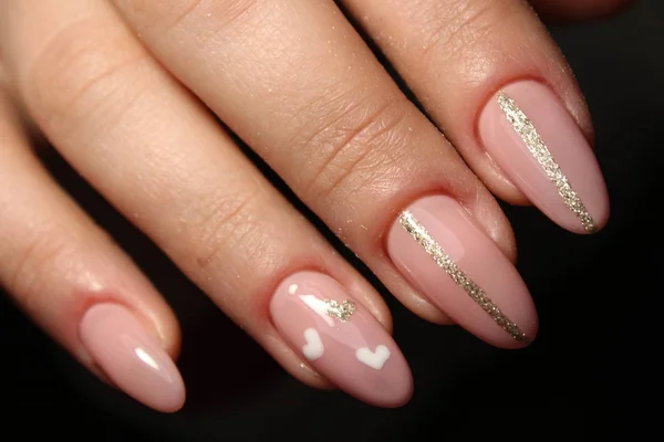 Manicure - Beauty behandeling foto van mooie verzorgde vrouw vingernagels. — Stockfoto