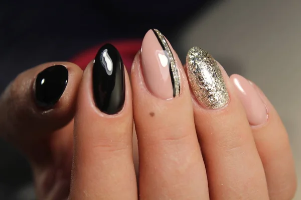 Design manicure nera con astrazione — Foto Stock