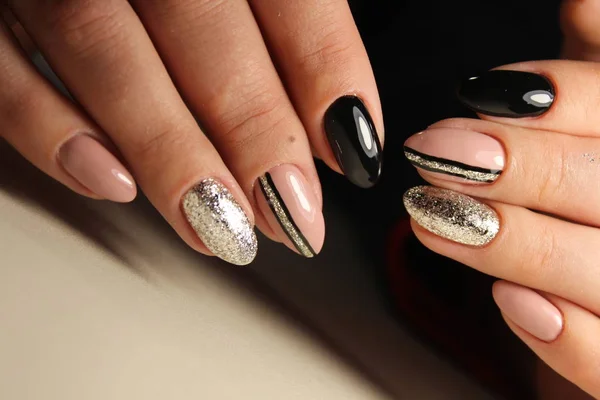 Zwarte manicure design met abstractie — Stockfoto