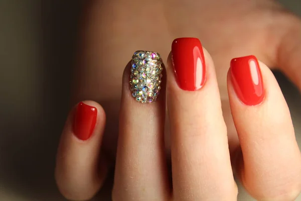 Красиві нігті червоний — стокове фото
